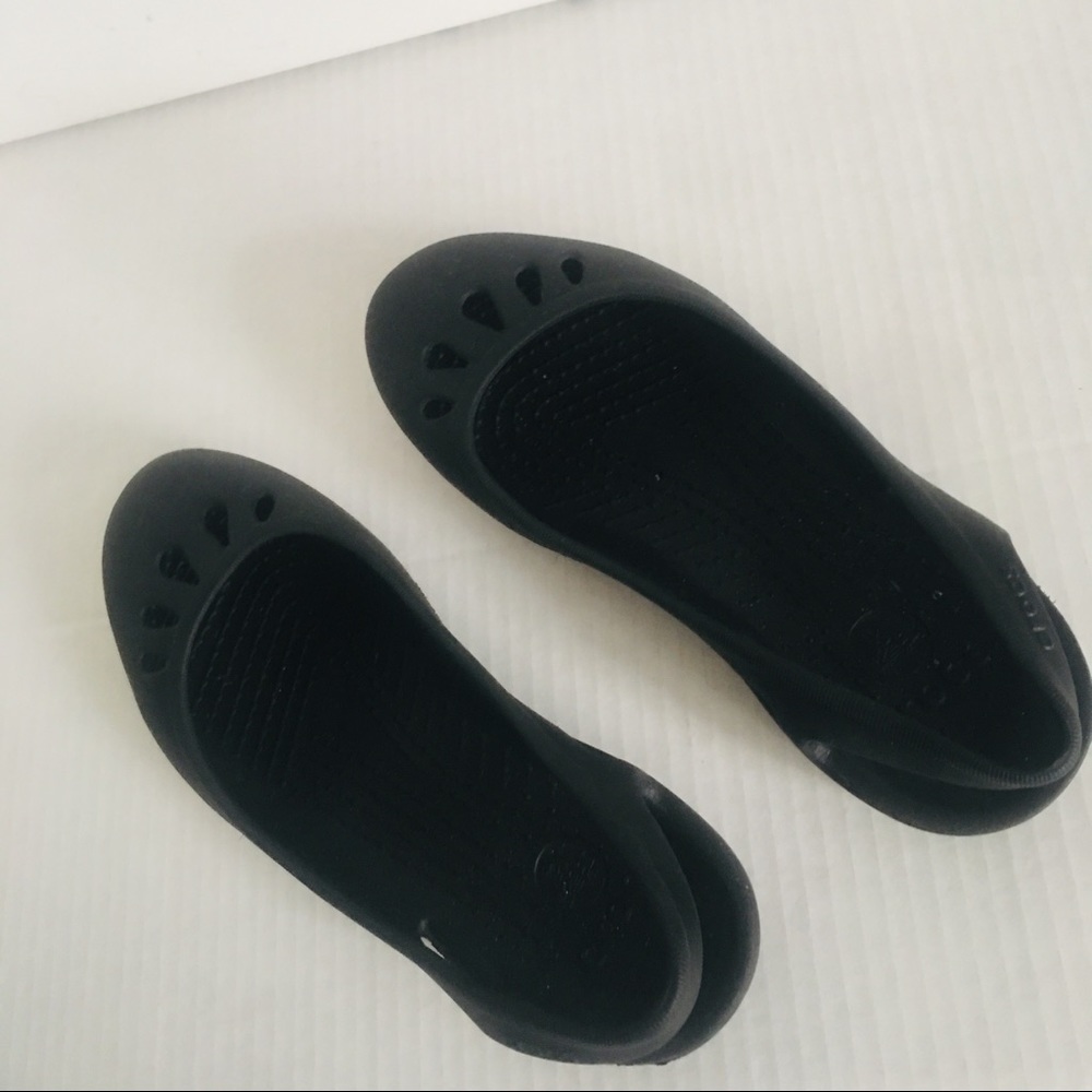 Black Crocs